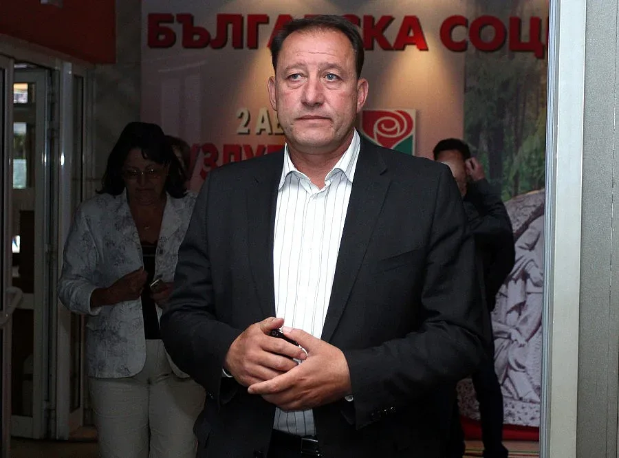 Найденов предвижда военно обучение в училищата