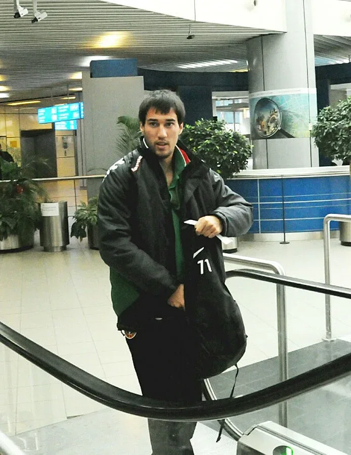 "Вила" иска и Ивелин Попов 