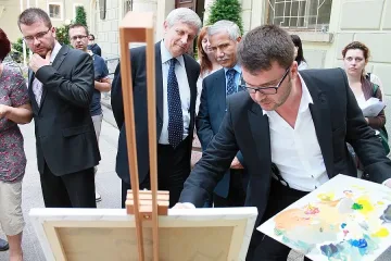 Израелският посланик рисува в Пловдив