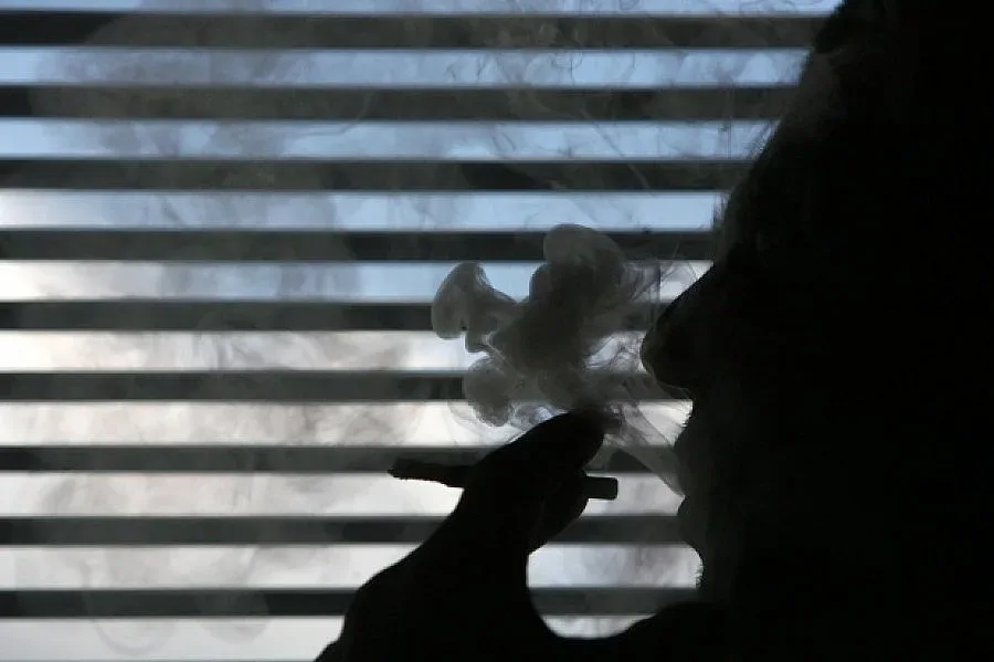 Париж забранява в бара електронната цигара