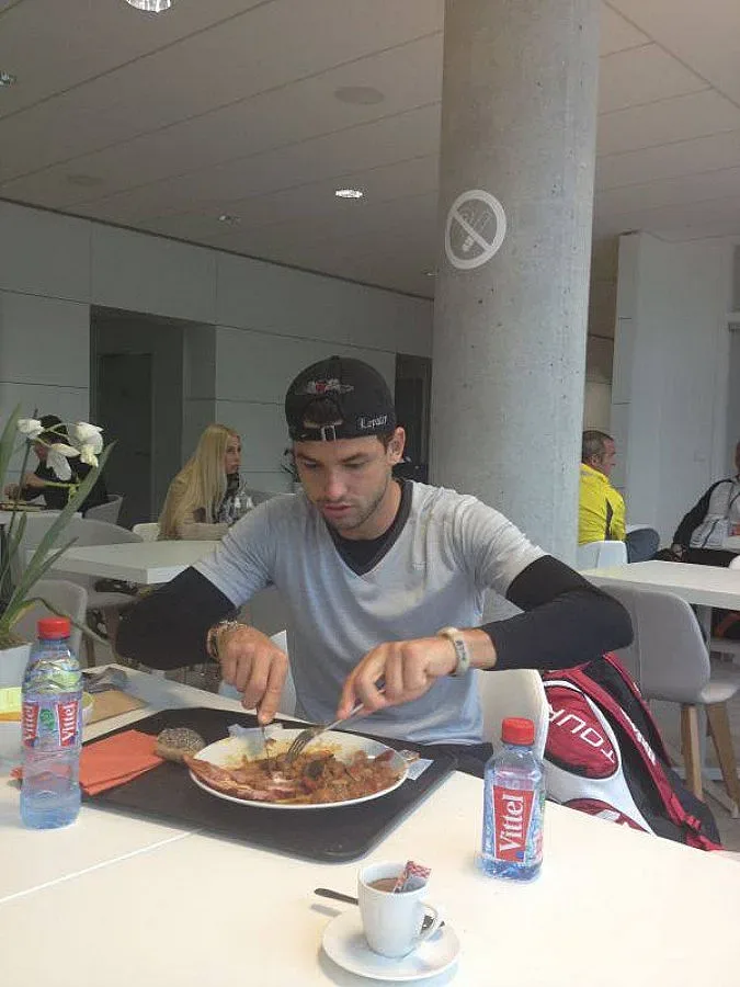 Гришо се маскира за мача с Ноле