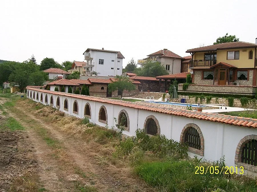 Морският Бевърли хилс чакa път от Орешарски