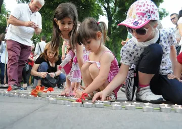 Водно шоу и гигантска усмивка за Деня на детето