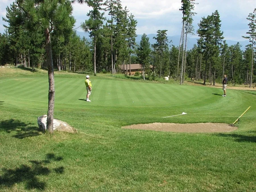 Дипломати цъкат голф под Пирин за Купата на външния министър