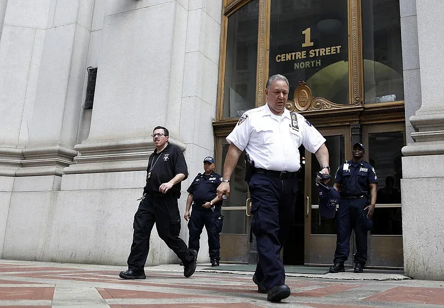 Задържан е подателят на писма с рицин