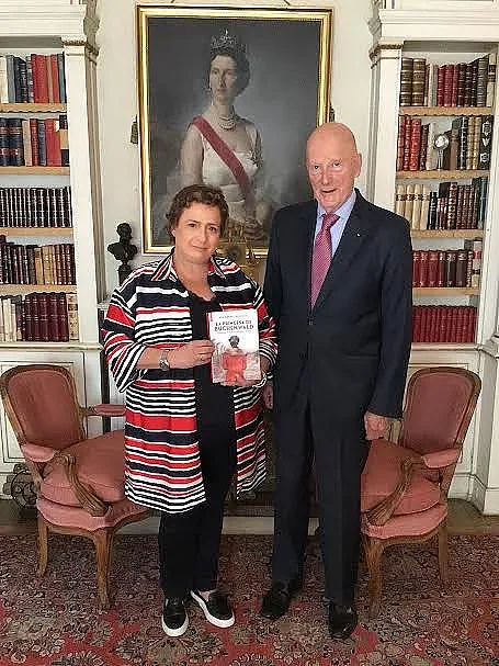 Царят в сълзи, нови разкрития за трагедията на леля му