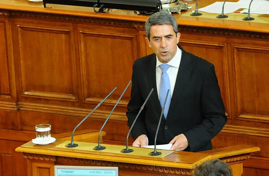 Плевнелиев няма да назначава посланици от ДС