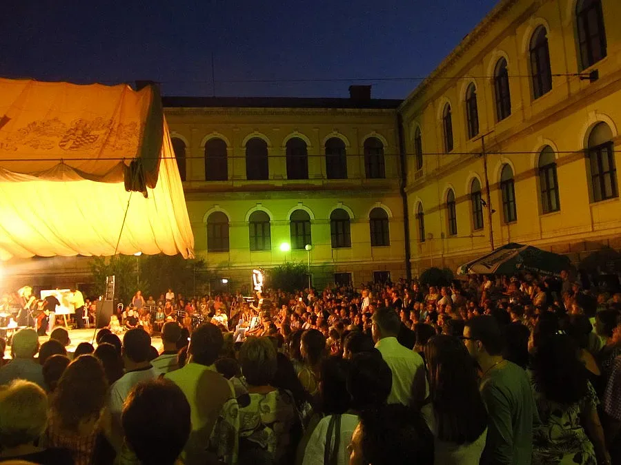 С огнен лабиринт и танцово шоу откриват „Варненско лято"