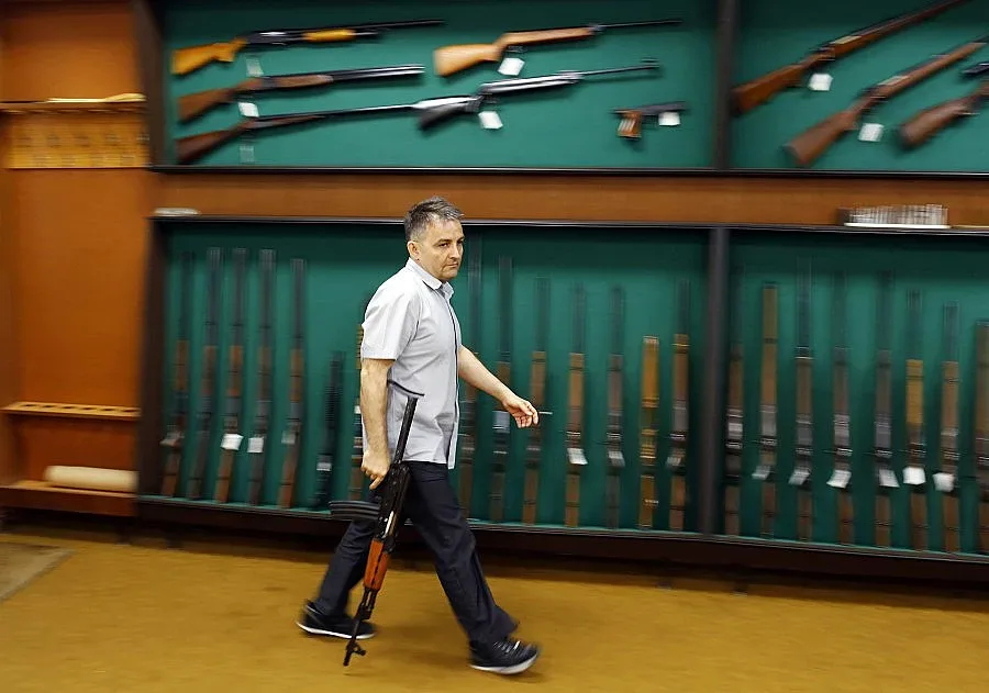 Калифорния затяга контрола над оръжията