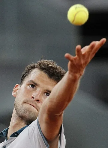 Дъжд спря мача на Гришо