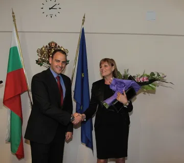 Спортният министър Бенчева: Извинете, че не съм гребкиня