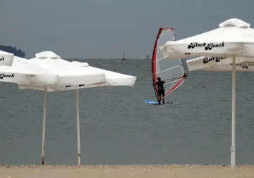 Рибата на плажа поскъпна за лятото