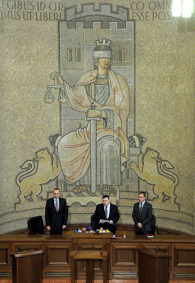 Пак ровят в сейфовете на Вальо Топлото