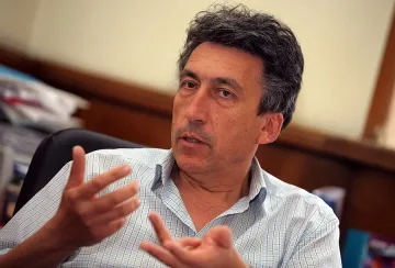 Декан върна 30 топ учени от Европа