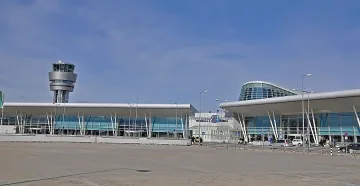 Сигнали за бомби в Министерския съвет, гарата и на летището