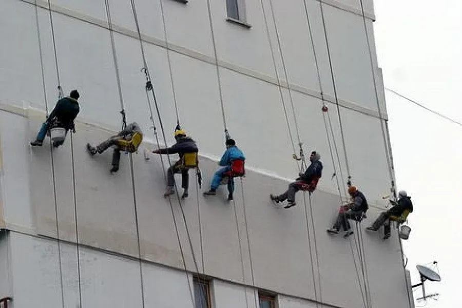 Дават рамо на бедните за саниране на домовете