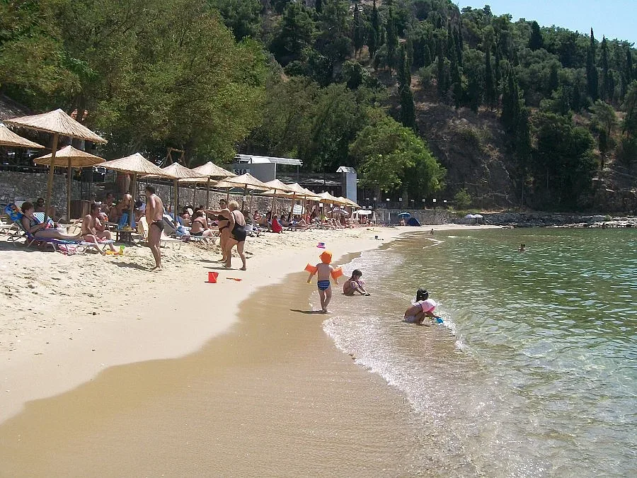 Хиляди хора в Пиринско поне за ден на Бяло море