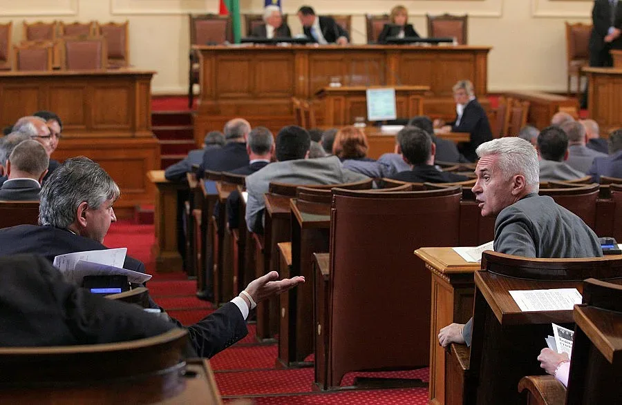 Сидеров мълчи преди заседанието на групата