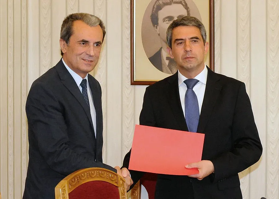 Парламентът решава да има ли правителство "Орешарски"