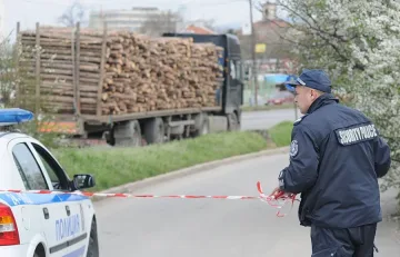 Жена с мотор блъсна майка с дете