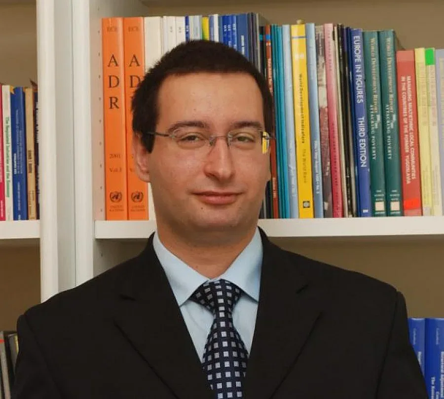 Кабинетът рискува, ако развърже кесията