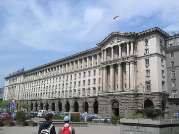 Партийците отиват във втория ешелон
