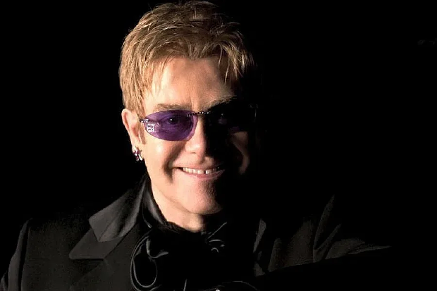 Елтън Джон се разплака заради "Кристъл Палас"