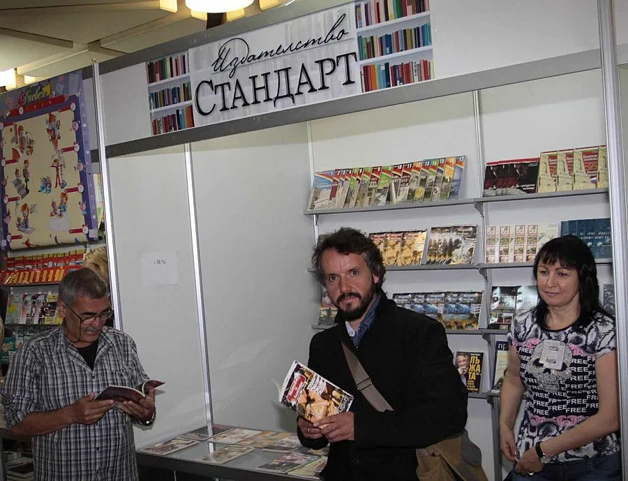 Опашки за книги в НДК