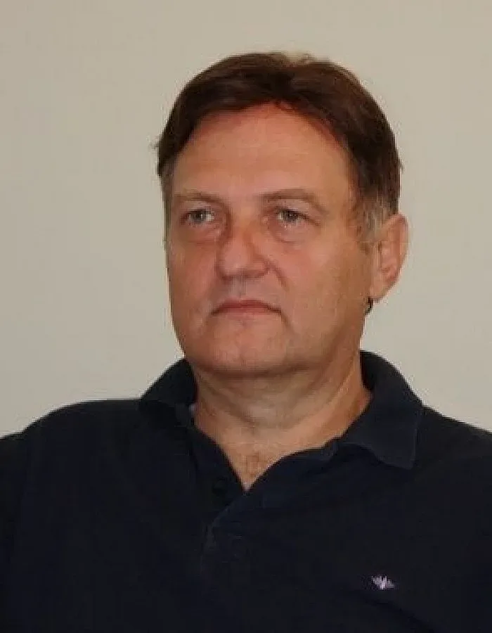 Професори в атака