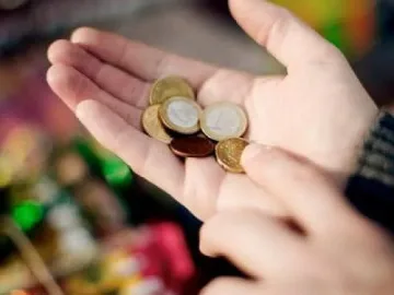 Половината българи живеят на ръба на бедността