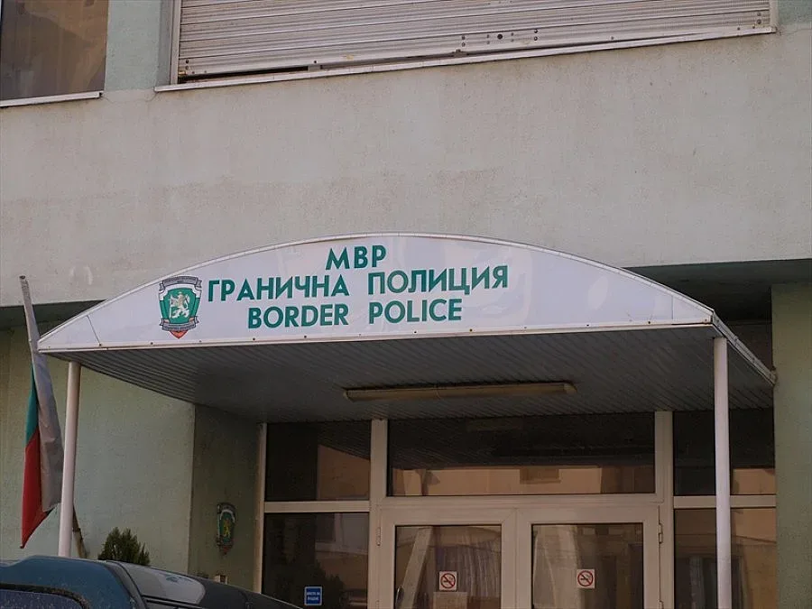 Граничари спасиха бедстващи сирийци