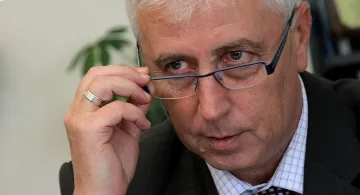 Николай Петров: Наследникът ми да почне с цените на лекарствата