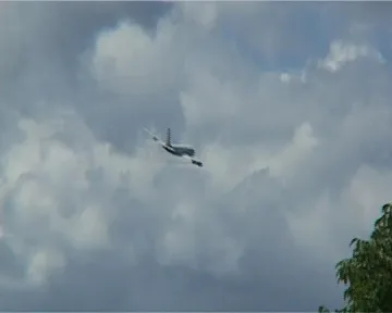 Пътнически самолет летя на метри от земята в Старозагорско