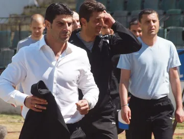 Гонзо се раздели с 6-има