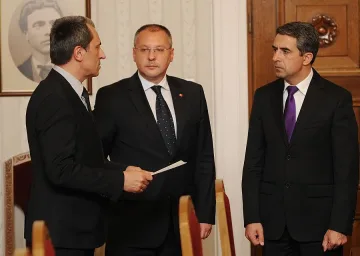 Орешарски представя кабинета утре пред президента