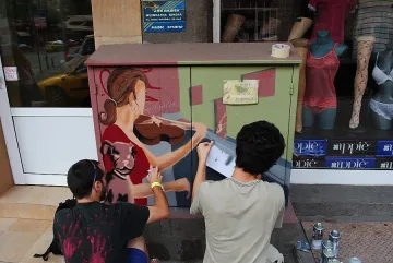 Графити дуо пресъздадава образа на свети Методий в Шумен