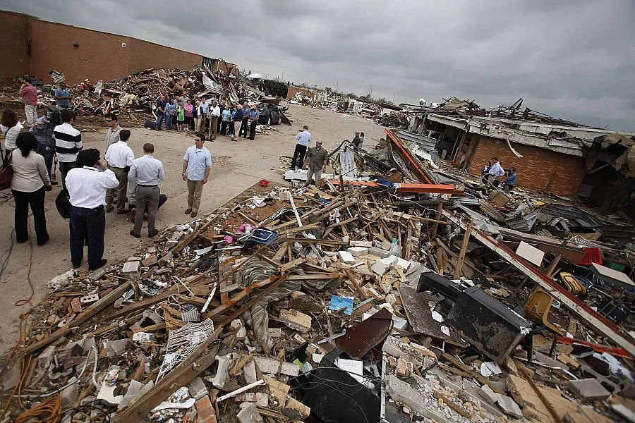 Обама смаян от торнадото в Оклахома