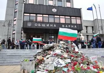 Общинари и капитан в битка за Варна