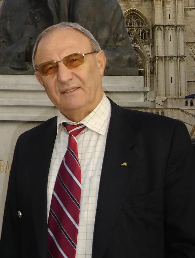 Проф. Кирил Топалов на мисия при папата