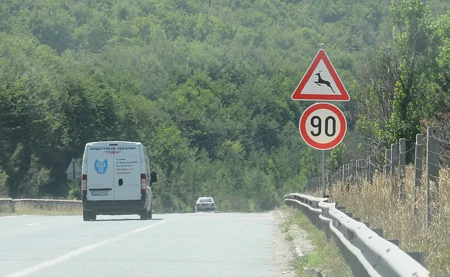 Трима пострадаха при верижна катастрофа на Тракия