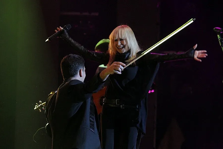 Васко на колене пред Лили