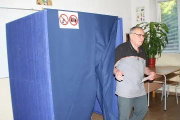 Ниска активност на референдума за „Змейово"