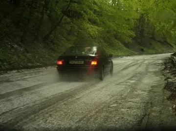 Протестиращи излизат отново край Петрохан