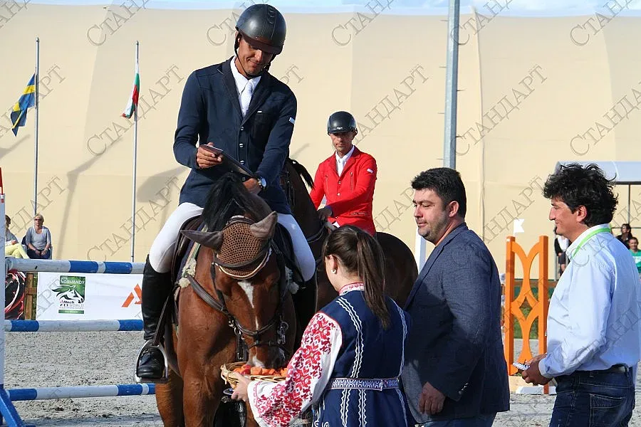 Няголов с втора победа по прескачане на препятствия