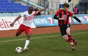 Локо (София) води с 2:0 на ЦСКА на полувремето