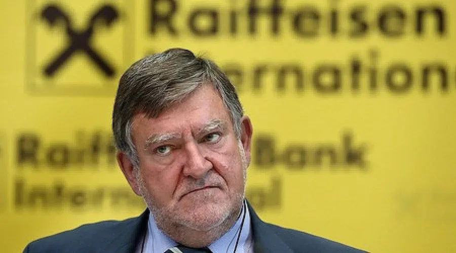 Шефът на Raiffeisen Bank International подаде оставка