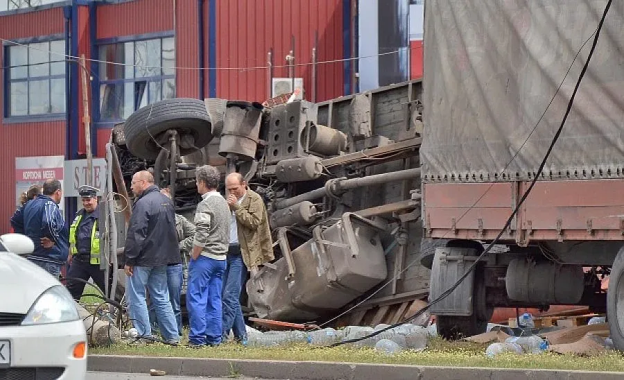 Тир се преобърна на Околовръстното в София