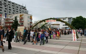 Празнично шествие изпълни улиците на Ямбол