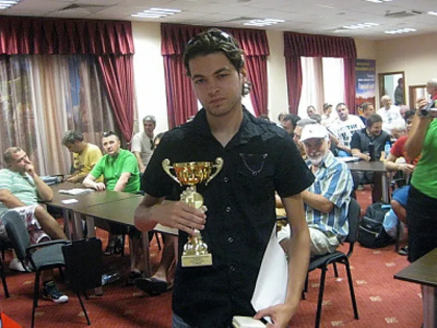 Отстраниха от шаха скандалния Борислав