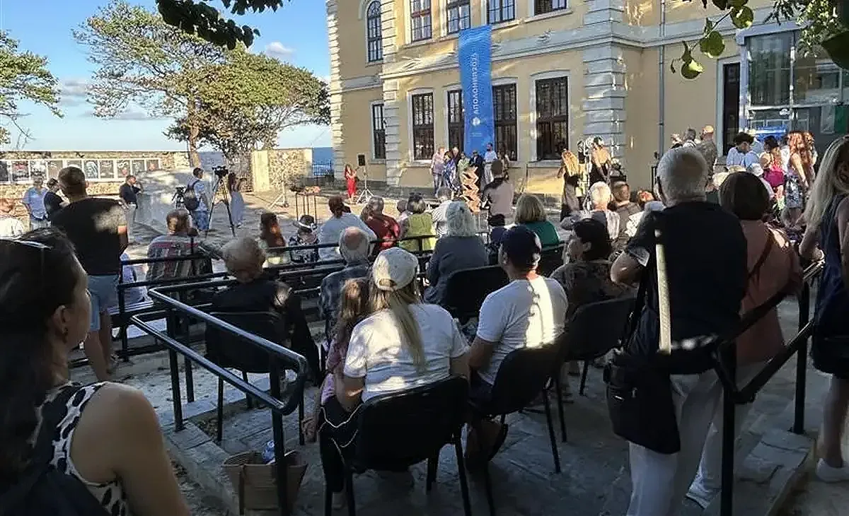 ПромениКартинката и WE ARE EARTH. Силата на изкуството в ритъма на Аполония